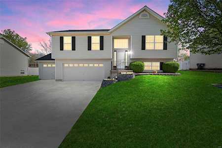 214 Split Rail Dr Wentzville, MO 63385