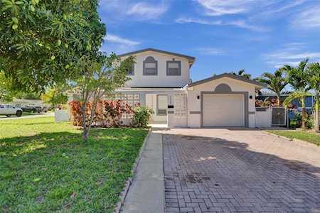 3600 NW 34th St Lauderdale Lakes, FL 33309