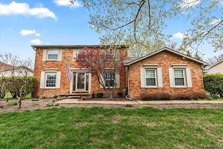 37816 Baywood Dr Farmington Hills, MI 48335