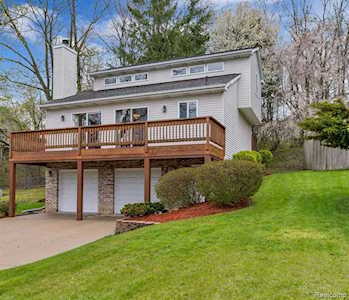1331 Brighton Lake Rd Brighton, MI 48116