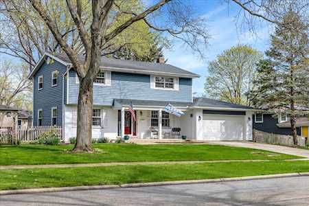 1217 Clyde Dr Naperville, IL 60540