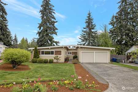 102 153rd Place SE Bellevue, WA 98007