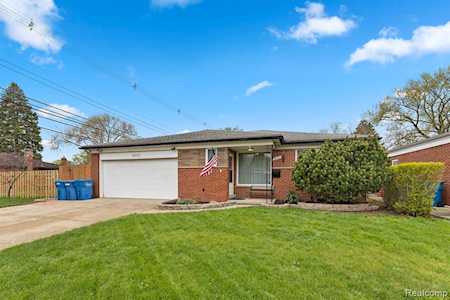 28427 Panama St Warren, MI 48092