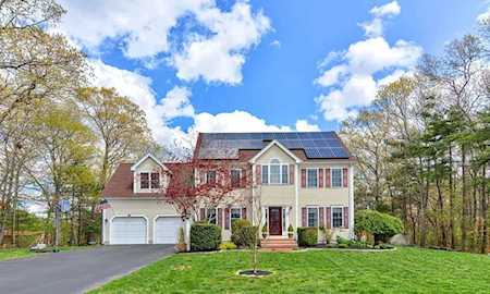17 Haven Way Hopedale, MA 01747