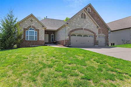 102 Place De Yeager Lake St Louis, MO 63367