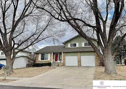 1523 Applewood Dr Papillion, NE 68133