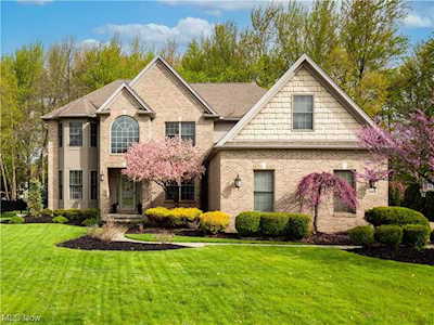 25800 Iris Ct Westlake, OH 44145