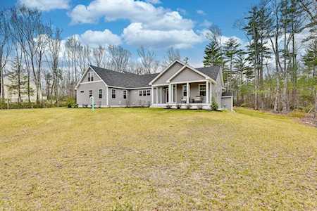 27 Countryside Dr Brookline, NH 03033