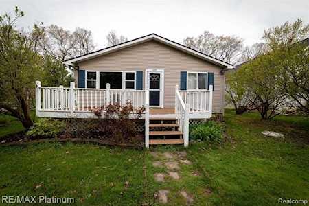 11325 Norway Dr Hartland Twp, MI 48353