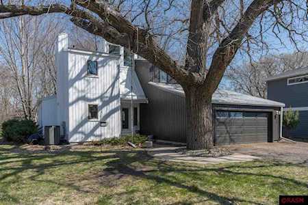 114 Crestwood Dr North Mankato, MN 56003