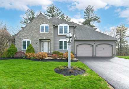 145 Weyland Cir North Andover, MA 01845