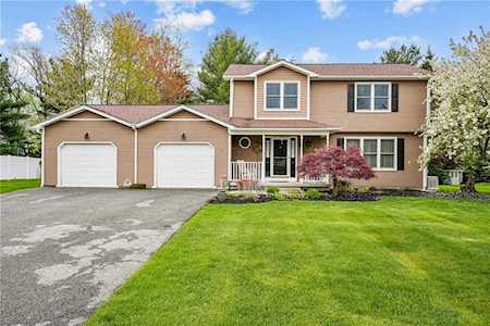 16 Heritage Ct Cranston, RI 02921