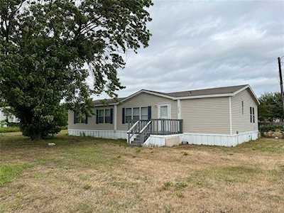 2429 Willow Oak Lane Burleson, TX 76028