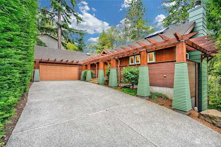 4425 152nd Place SE Bellevue, WA 98006