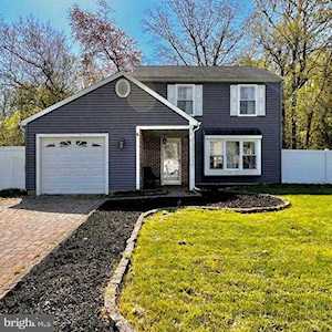 17 Hartsdale Ln Sicklerville, NJ 08081