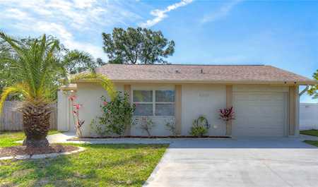 5113 Stonehaven Ct Tampa, FL 33624