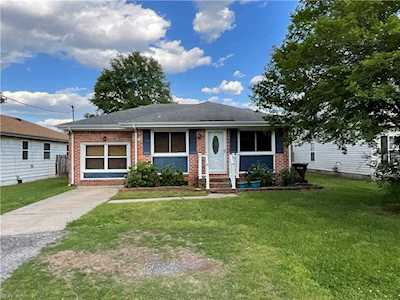 1512 Hazel Ave Chesapeake, VA 23325