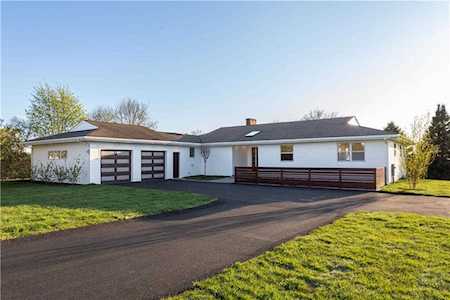 74 Honeyman Ave Middletown, RI 02842