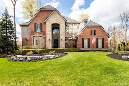 8215 Chatham Dr Canton Twp, MI 48187