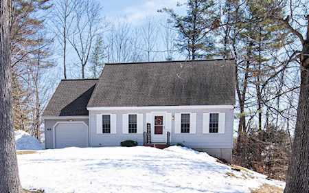 31 Saint John Ln Hampstead, NH 03841