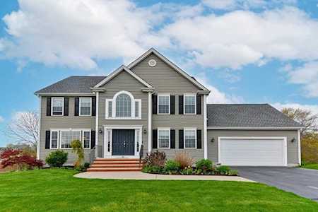 16 Evelyn Way Seekonk, MA 02771