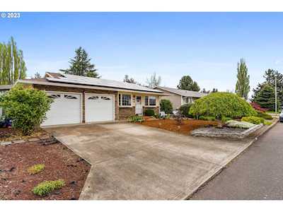 2267 Oregon CT Woodburn, OR 97071