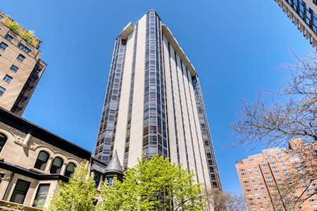 1310 N Ritchie Ct #9D Chicago, IL 60610