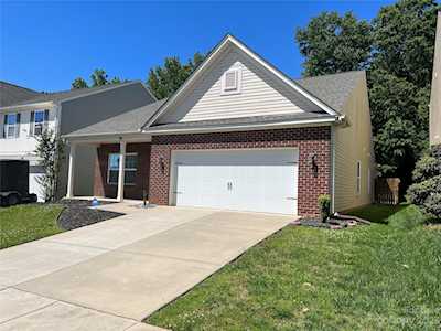 10328 Snowbell Ct Charlotte, NC 28215