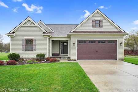 10486 Valley Dr Goodrich Vlg, MI 48438