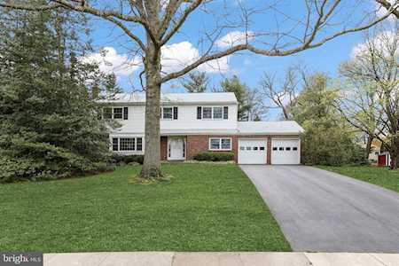 13 Llanfair Ln Ewing, NJ 08628