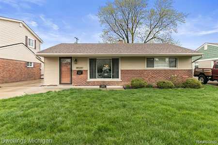 18530 Valade St Riverview, MI 48193
