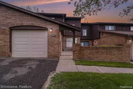 26854 Summerdale Dr Southfield, MI 48033