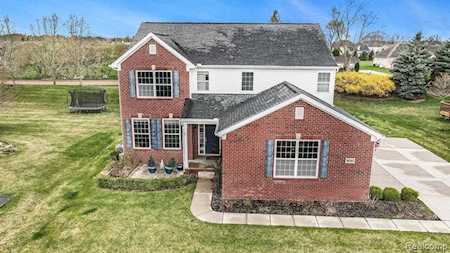 26287 Creekside Dr Lyon Twp, MI 48165