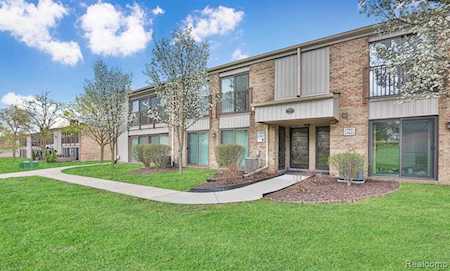 17929 University Park Dr #90 Livonia, MI 48152