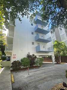 61 Collins Ave #201 Miami Beach, FL 33139