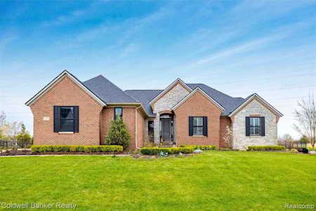 51265 Chamberlin Ct Novi, MI 48167