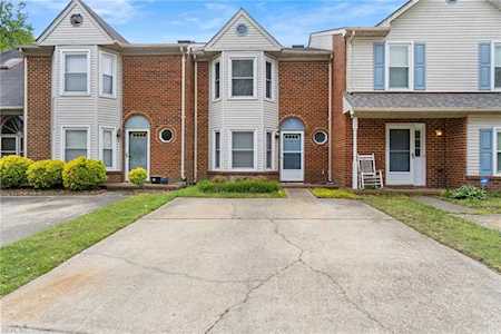 6 Candlelight Ln Portsmouth, VA 23703