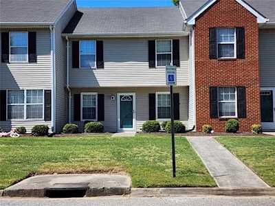 3309 Clover Meadows Dr Chesapeake, VA 23321