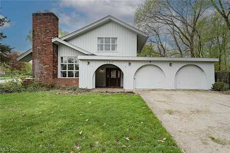 1280 Harwich Ct Rocky River, OH 44116