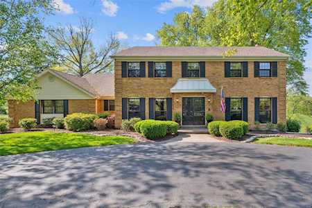 117 Chippenham Ln Chesterfield, MO 63005
