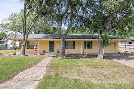 1511 Comanche Court Granbury, TX 76048