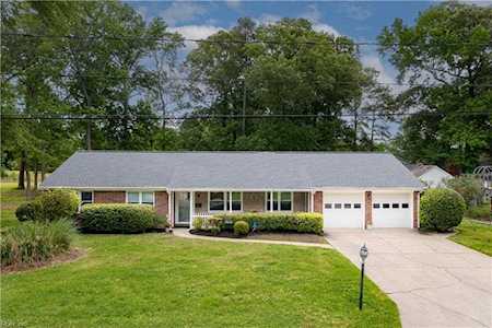 3216 Club House Circle Virginia Beach, VA 23452