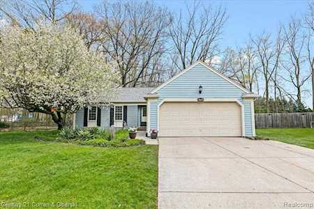 33982 Parkdale St Livonia, MI 48150