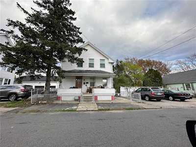 27 Cleveland Ave Cranston, RI 02920