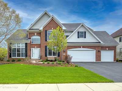 835 Farm Dr West Chicago, IL 60185