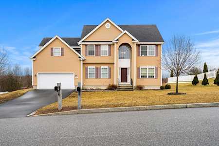 54 Crawford Ln Hooksett, NH 03106