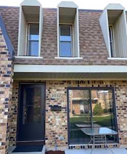 2032 Country Club Dr #17-8G Woodridge, IL 60517