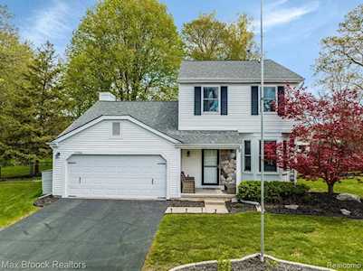 37506 Robinson Ct Westland, MI 48186