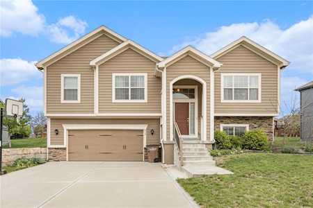 312 Eagle Glen Dr Raymore, MO 64083