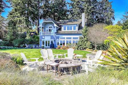 10668 NE Manor Ln Bainbridge Island, WA 98110
